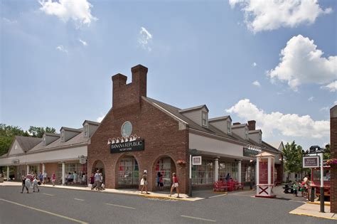 aurora farms outlet hours.